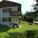 Haus Tgamotsch***- In Daire *