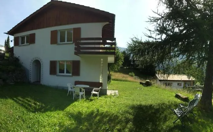 Haus Tgamotsch***- In Apartamento *