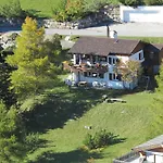 شقة Haus Tgamotsch***- In *