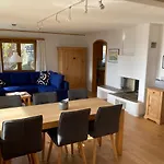 شقة Haus Tgamotsch***- In *